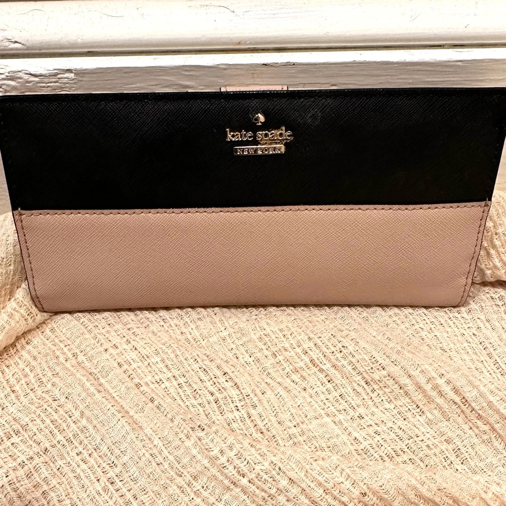 Kate Spade nude and black wallet